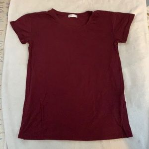 maroon t-shirt